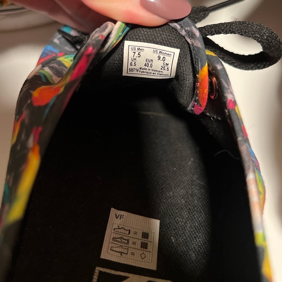 Vans - Picture 3 of 3